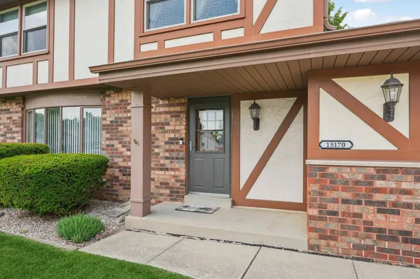 15170 W Kingsway Dr, New Berlin, WI 53151