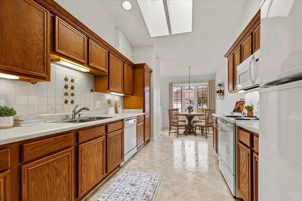 5226 S Hidden Dr, Greenfield, WI 53221