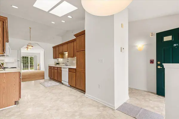 5226 S Hidden Dr, Greenfield, WI 53221