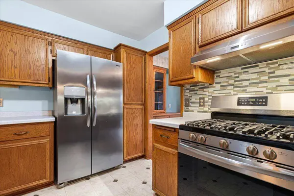 7525 N Redwood Rd, Glendale, WI 53209
