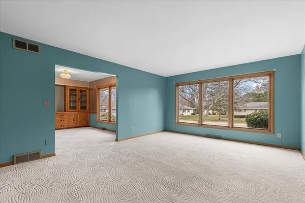 7525 N Redwood Rd, Glendale, WI 53209