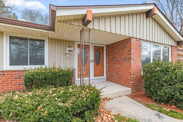 7525 N Redwood Rd, Glendale, WI 53209
