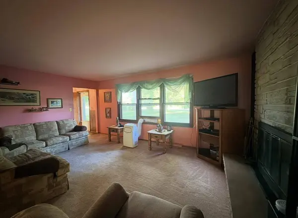 993 Middle Ridge Dr, Richfield, WI 53033