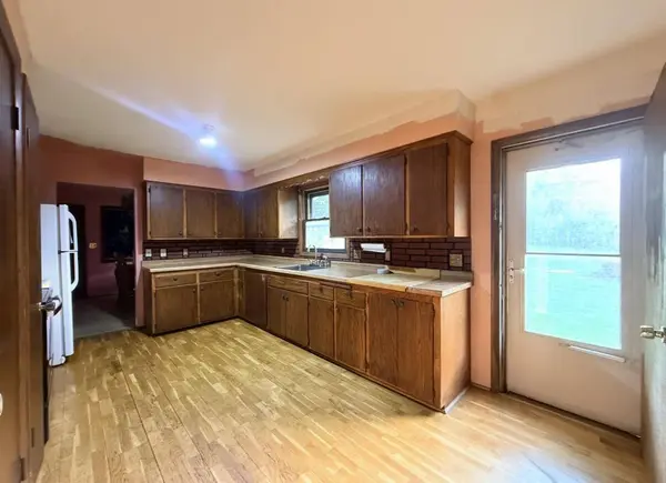 993 Middle Ridge Dr, Richfield, WI 53033