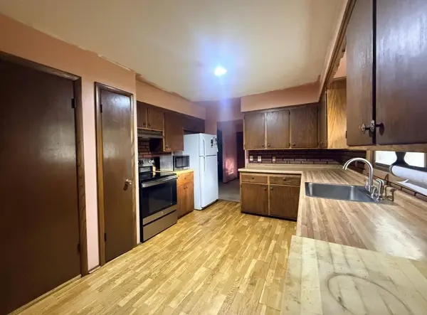 993 Middle Ridge Dr, Richfield, WI 53033