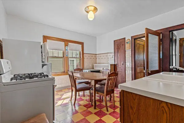 3151 S 10th St, Milwaukee, WI 53215