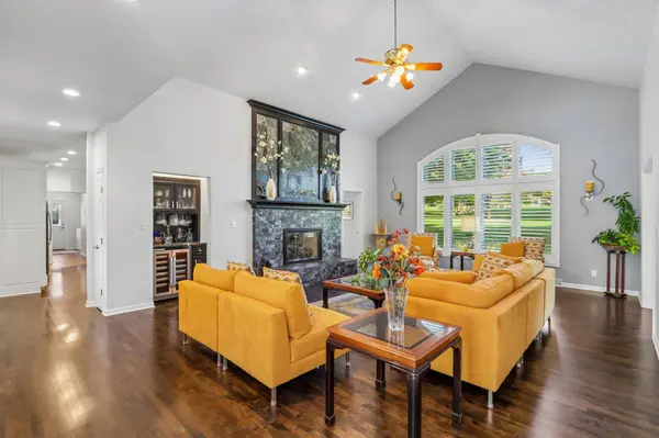 8349 S River Terrace Dr, Franklin, WI 53132