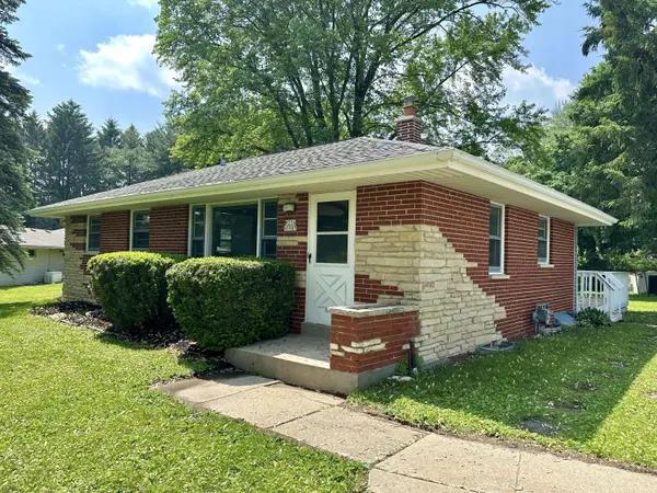 W226N5985 Avon Ct, Lisbon, WI 53089