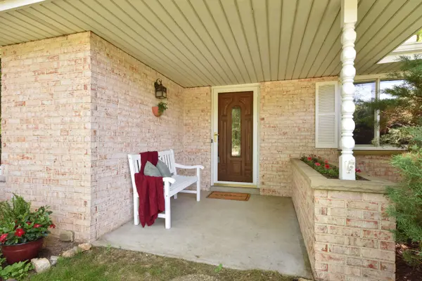 1740 Stoneway Ct, Richfield, WI 53076