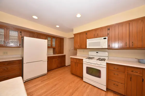 1740 Stoneway Ct, Richfield, WI 53076
