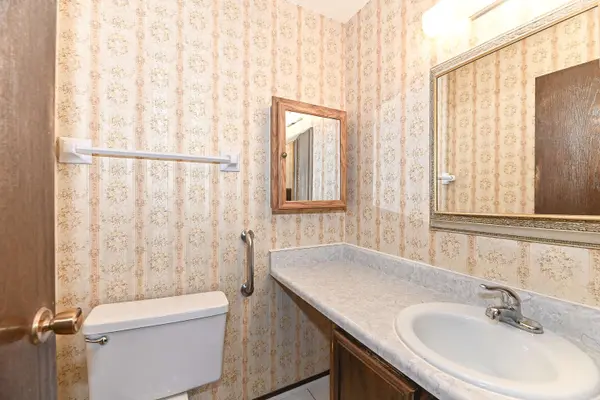 4293 W College Ave, Franklin, WI 53221
