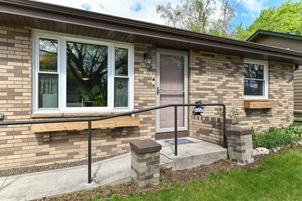 4265 S 68th St, Greenfield, WI 53220