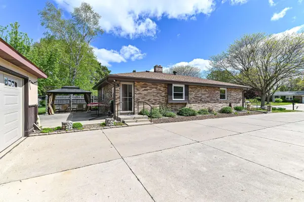 4265 S 68th St, Greenfield, WI 53220