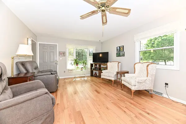 4265 S 68th St, Greenfield, WI 53220
