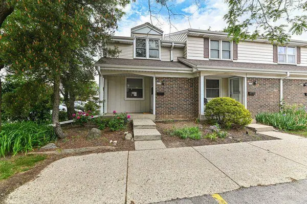 6216 W College Ave, Greendale, WI 53129