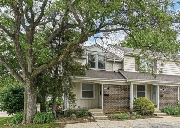 6216 W College Ave, Greendale, WI 53129