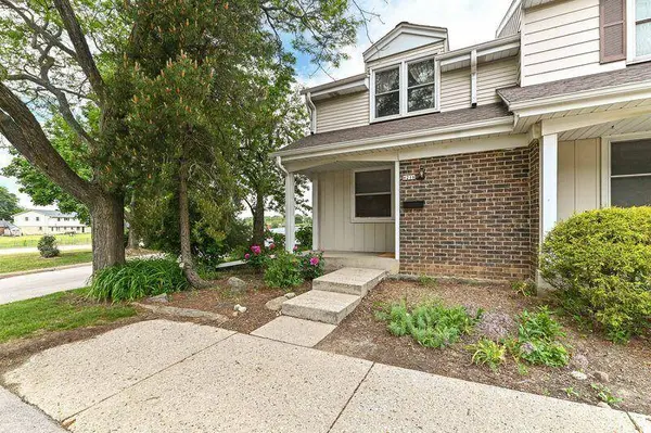 6216 W College Ave, Greendale, WI 53129