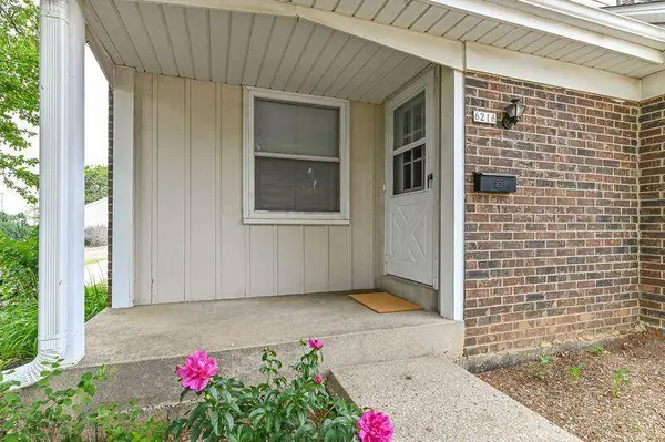 6216 W College Ave, Greendale, WI 53129