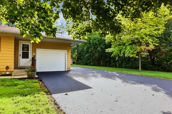 W188N9690 Orchard Dr, Germantown, WI 53022
