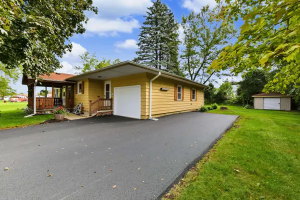 W188N9690 Orchard Dr, Germantown, WI 53022