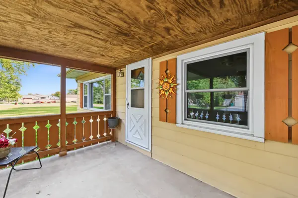 W188N9690 Orchard Dr, Germantown, WI 53022