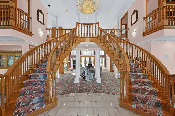 N78W13031 Country Club Ct, Menomonee Falls, WI 53051