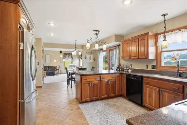 S25W30256 Jenna Ln, Genesee, WI 53188
