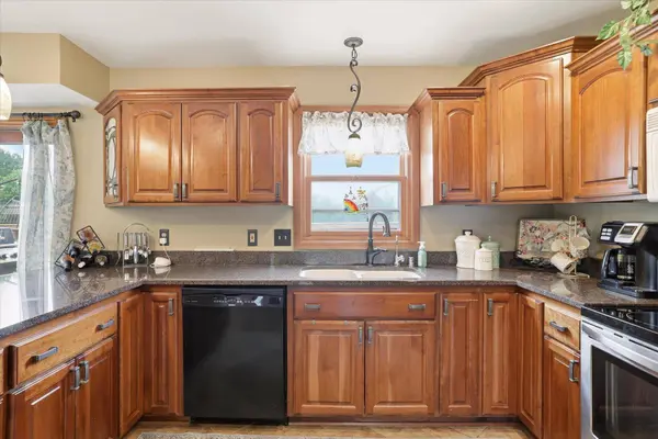 S25W30256 Jenna Ln, Genesee, WI 53188