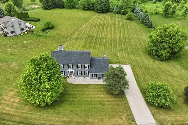 S25W30256 Jenna Ln, Genesee, WI 53188