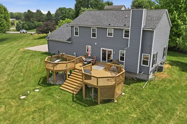 S25W30256 Jenna Ln, Genesee, WI 53188