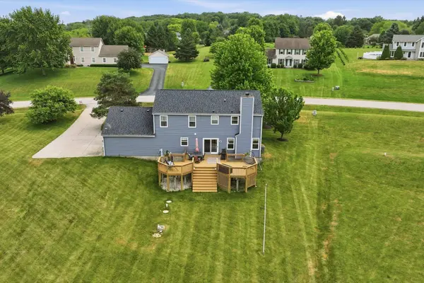 S25W30256 Jenna Ln, Genesee, WI 53188