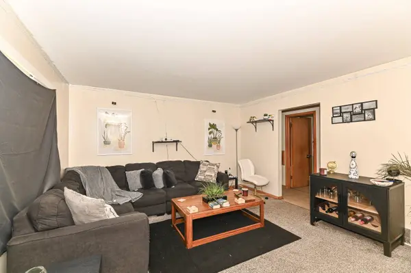 926 E Waterford Ave, Milwaukee, WI 53207