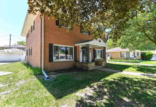 W158N8971 Charles 8973 Dr, Menomonee Falls, WI 53051