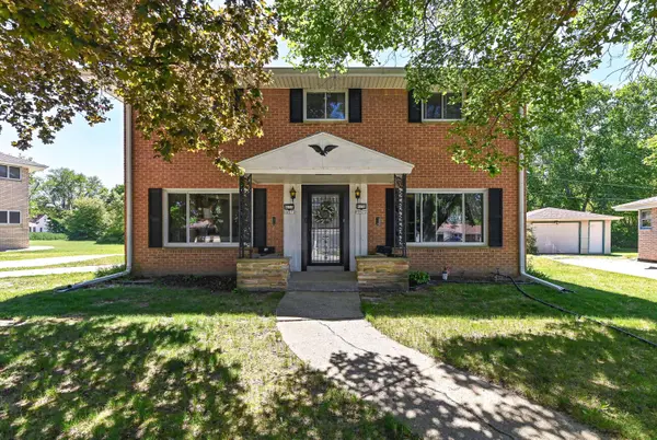 W158N8971 Charles 8973 Dr, Menomonee Falls, WI 53051