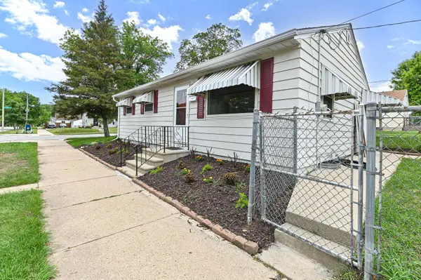 9730 W Keefe Ave, Milwaukee, WI 53222