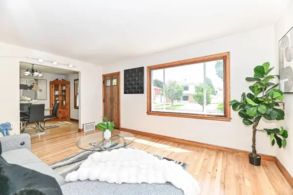 2321 S 82nd St, West Allis, WI 53219