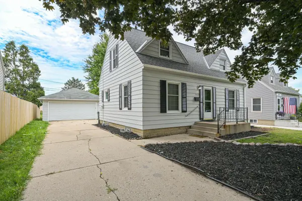 2563 S 99th St, West Allis, WI 53227