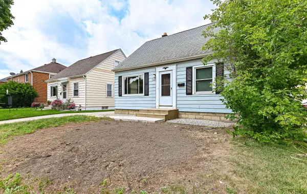 2321 S 82nd St, West Allis, WI 53219