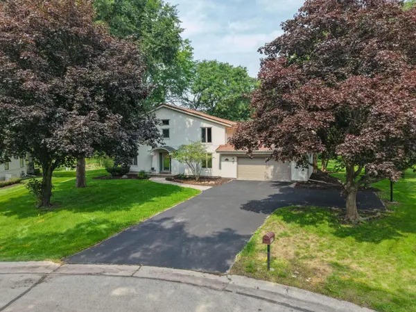 15270 Red Fox Ln, Elm Grove, WI 53122