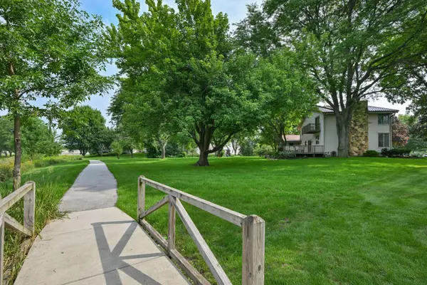 15270 Red Fox Ln, Elm Grove, WI 53122