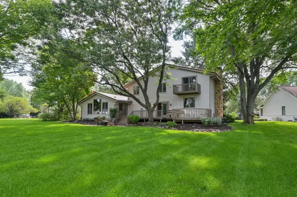 15270 Red Fox Ln, Elm Grove, WI 53122