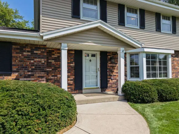 4690 Parkhurst Dr, Brookfield, WI 53045