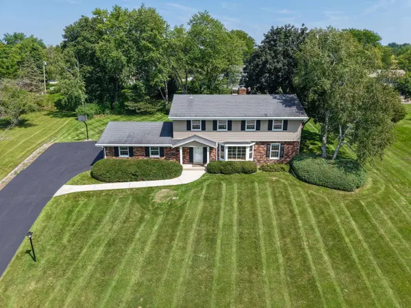 4690 Parkhurst Dr, Brookfield, WI 53045
