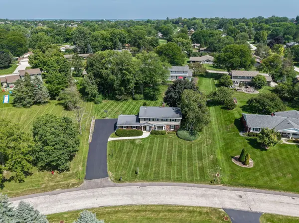 4690 Parkhurst Dr, Brookfield, WI 53045