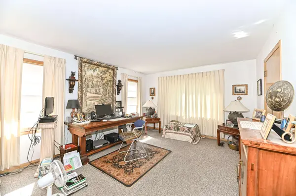 9423 W Mount Vernon 9425 Ave, Milwaukee, WI 53226