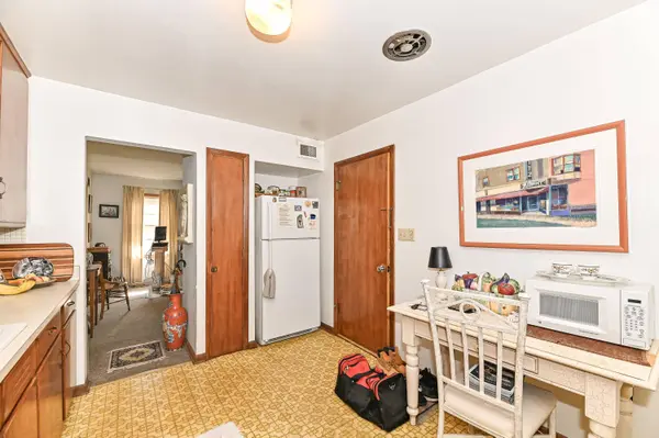 9423 W Mount Vernon 9425 Ave, Milwaukee, WI 53226