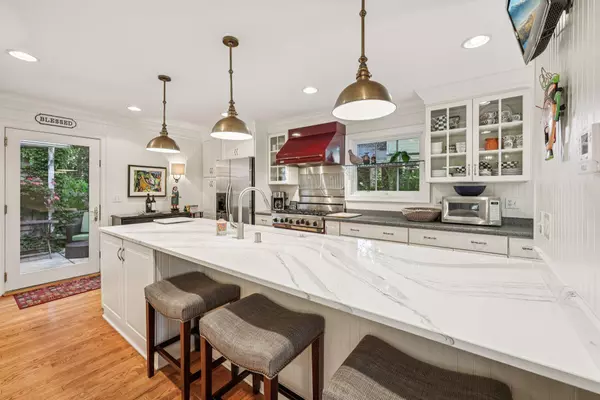 12720 Watertown Plank Rd, Elm Grove, WI 53122