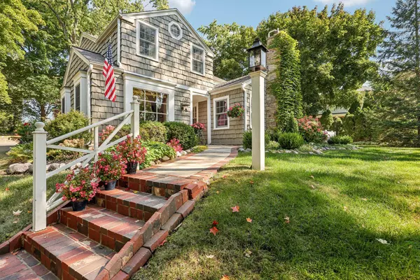 12720 Watertown Plank Rd, Elm Grove, WI 53122