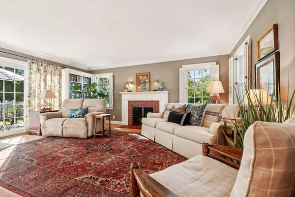 12720 Watertown Plank Rd, Elm Grove, WI 53122