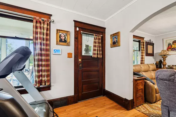 910 N Green Bay Rd, Grafton, WI 53024